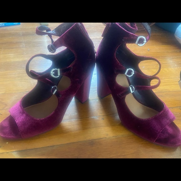 🎃14th & Union Strappy Velvet Block Heel🎃 - Picture 5 of 6